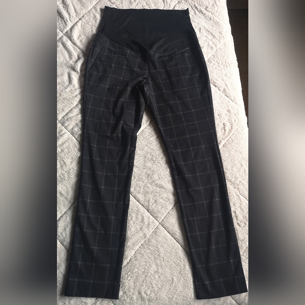 Maternity pants. Size M.